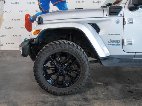 Used 2022 Jeep Wrangler Unlimited Sahara w/ Cold Weather Group AWD/4WD image 16