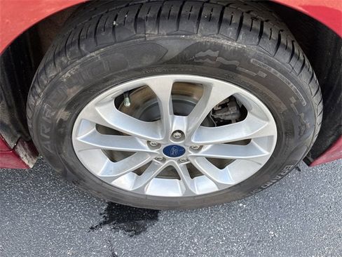 Used 2019 Ford Fusion SE image 12