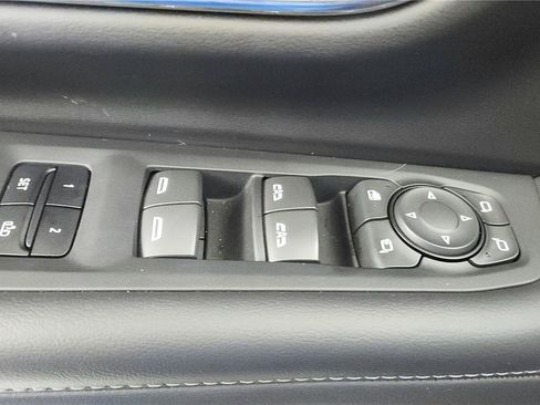 Used 2022 Chevrolet Suburban Z71 w/ Luxury Package image 28