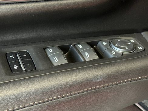 Used 2023 Chevrolet Tahoe High Country AWD/4WD image 12
