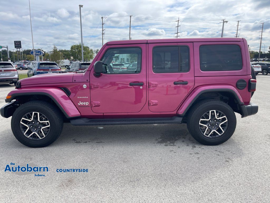Used 2024 Jeep Wrangler Unlimited Sahara w/ Technology Group AWD/4WD image 2