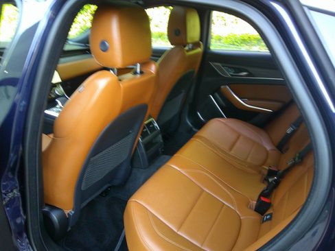 Used 2023 Jaguar XF R-Dynamic SE AWD/4WD image 20