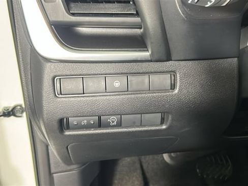 Used 2023 Nissan Rogue SV AWD/4WD image 19