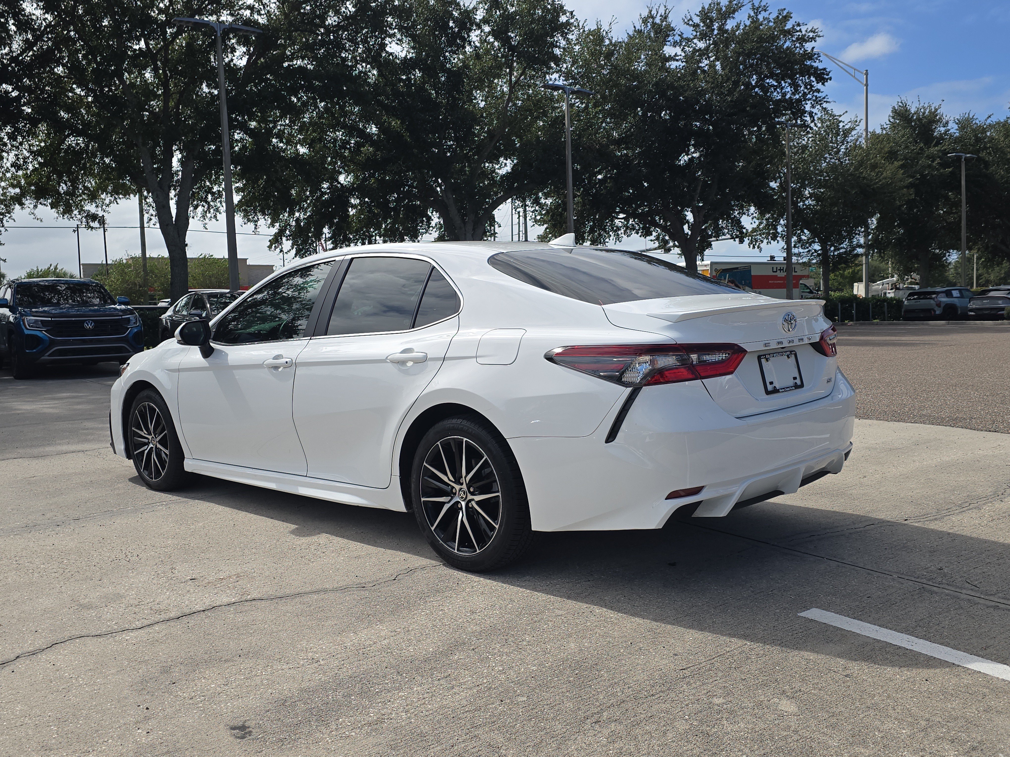 Used 2022 Toyota Camry SE w/ Audio Upgrade Package FWD image 6