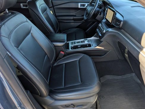 Used 2020 Ford Explorer XLT w/ Equipment Group 202A image 34