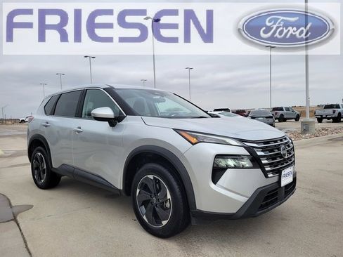 Used 2024 Nissan Rogue SV image 4