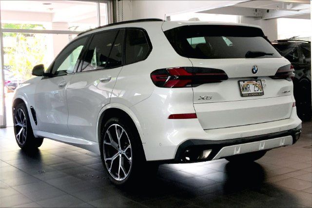Used 2024 BMW X5 sDrive40i w/ M Sport Package RWD image 5