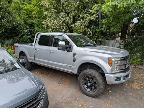 Used 2017 Ford F350 Platinum w/ Platinum Ultimate Package AWD/4WD image 10