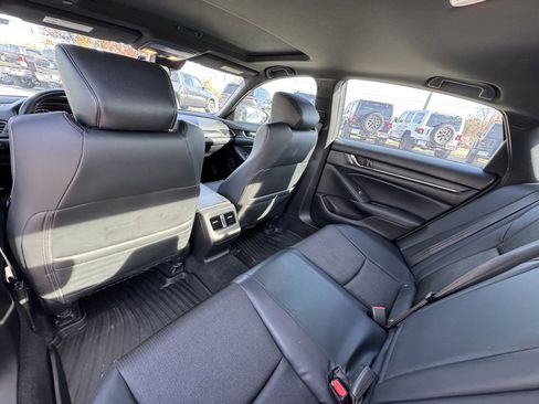 Used 2018 Honda Accord Sport image 12