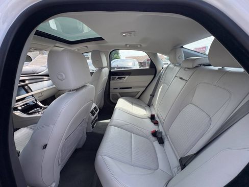 Used 2016 Jaguar XF Prestige AWD/4WD image 12