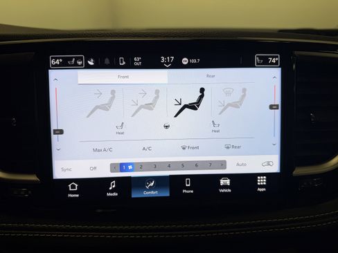 Used 2024 Chrysler Pacifica Touring-L image 7