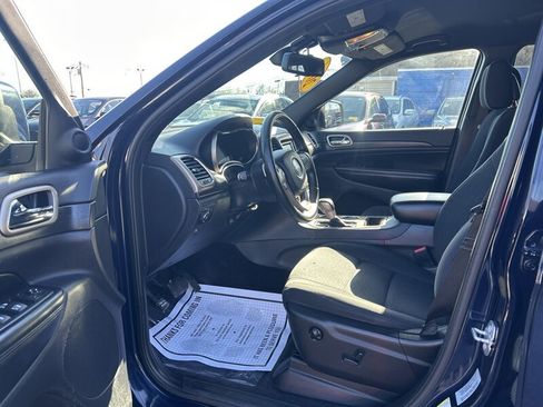 Used 2016 Jeep Grand Cherokee Laredo w/ Quick Order Package 23E AWD/4WD image 9