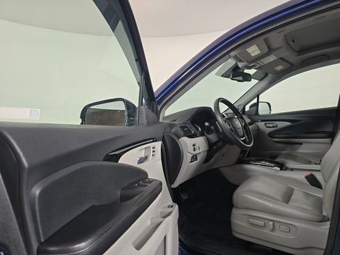 Used 2018 Honda Pilot Touring image 22