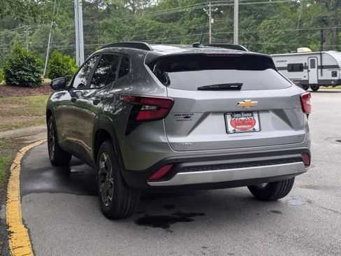 New 2026 Chevrolet Trax LT w/ Driver Confidence Package FWD image 4