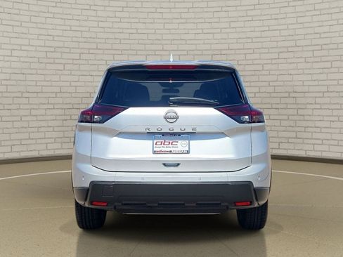 Certified 2025 Nissan Rogue SV FWD image 6
