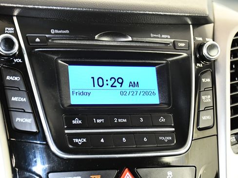 Used 2017 Hyundai Elantra GT image 25