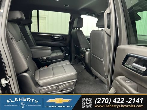 Used 2025 Chevrolet Suburban Z71 w/ Comfort Package AWD/4WD image 13