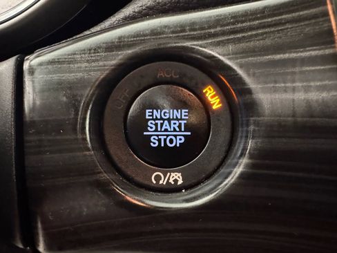 Used 2021 Jeep Grand Cherokee Laredo image 17