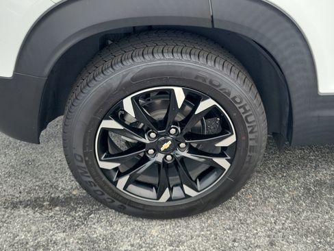 Used 2023 Chevrolet TrailBlazer LT FWD image 11