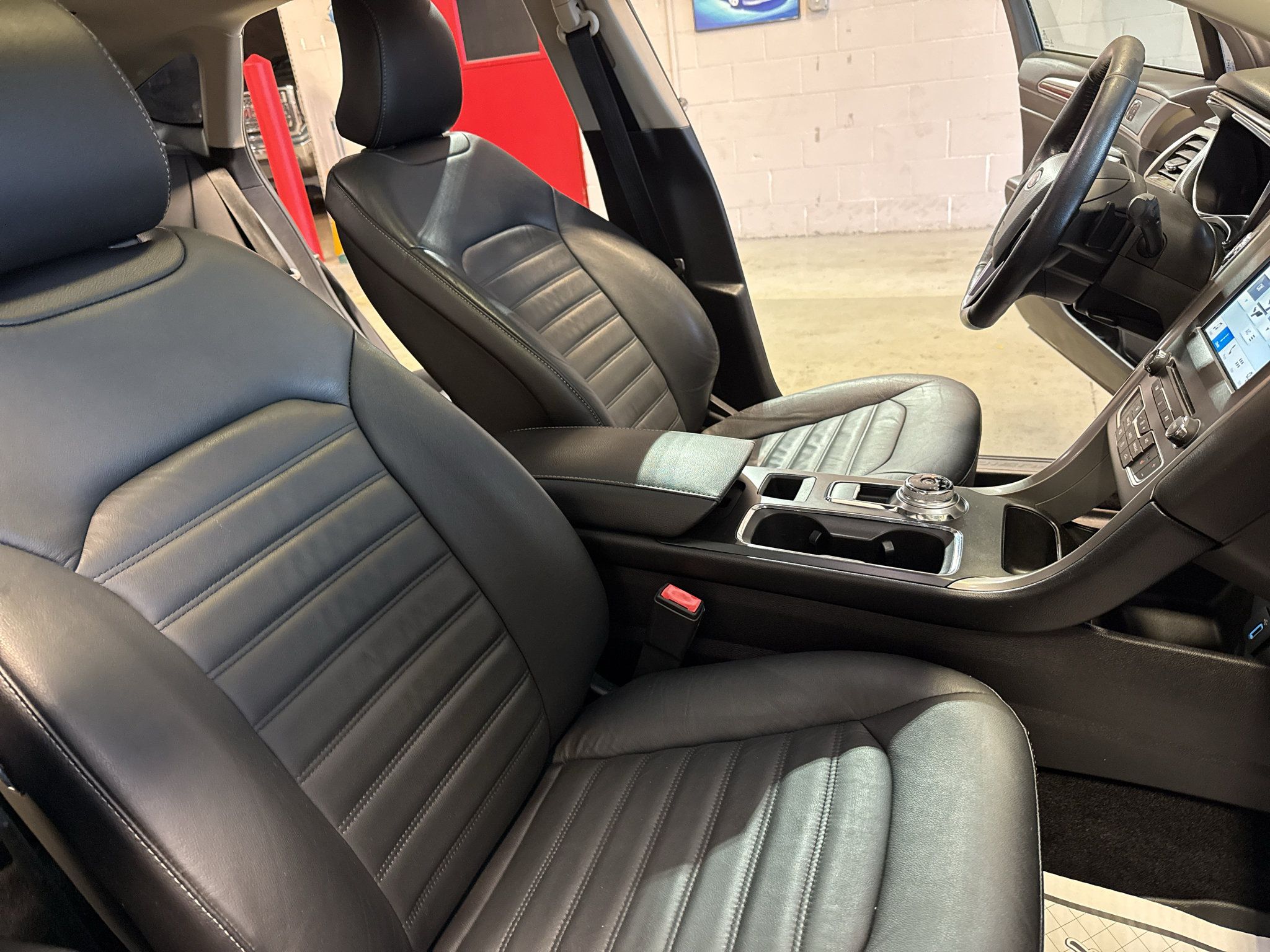 Used 2017 Ford Fusion SE w/ Fusion SE Technology Package AWD/4WD image 23