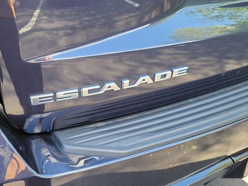 Used 2022 Cadillac Escalade Premium Luxury AWD/4WD image 8