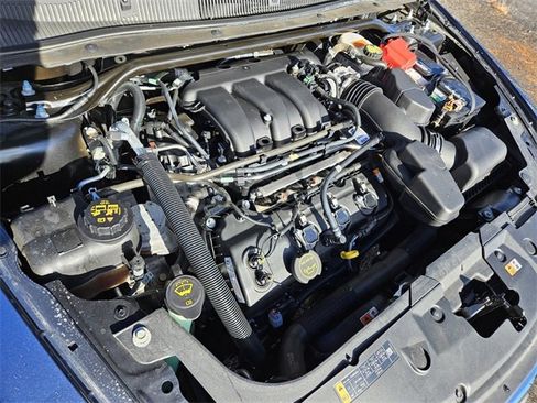 Used 2018 Ford Taurus SE image 17