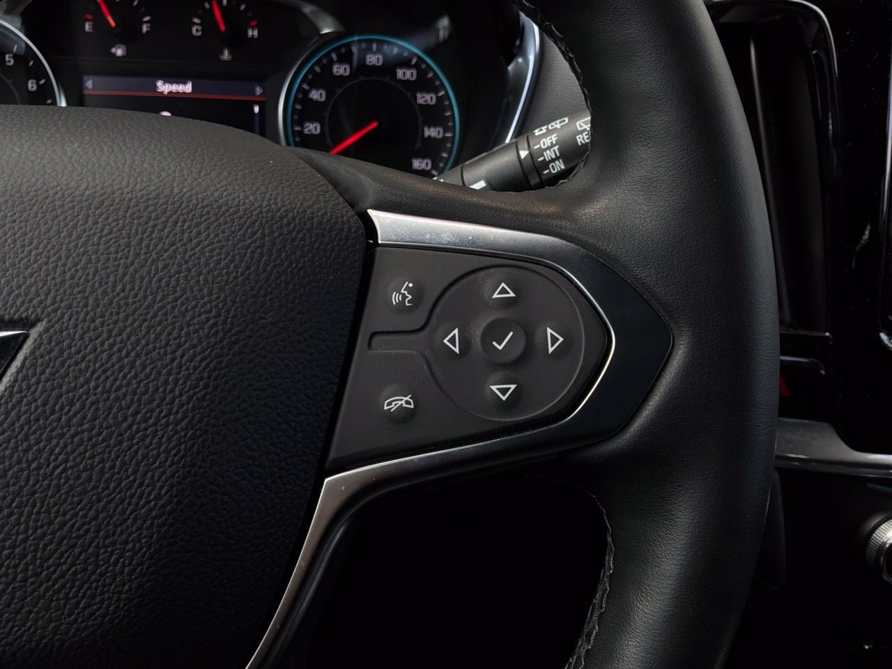 Used 2023 Chevrolet Traverse LT FWD image 43