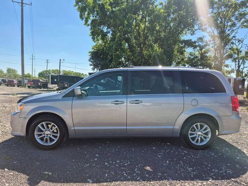 Used 2019 Dodge Grand Caravan SXT FWD image 4
