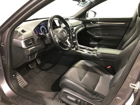 Used 2018 Honda Accord Sport image 6