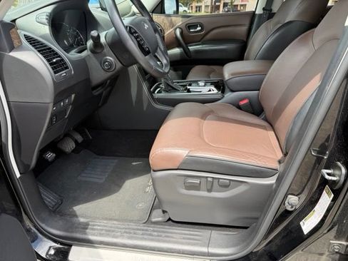 Used 2023 INFINITI QX80 Premium Select AWD/4WD image 9