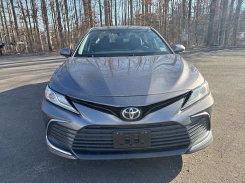 Used 2021 Toyota Camry XLE image 2