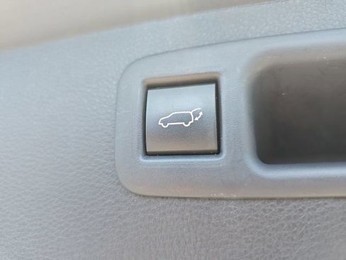 Used 2023 Toyota Highlander XLE FWD image 16