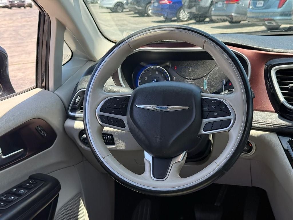 Used 2020 Chrysler Pacifica Limited FWD image 14