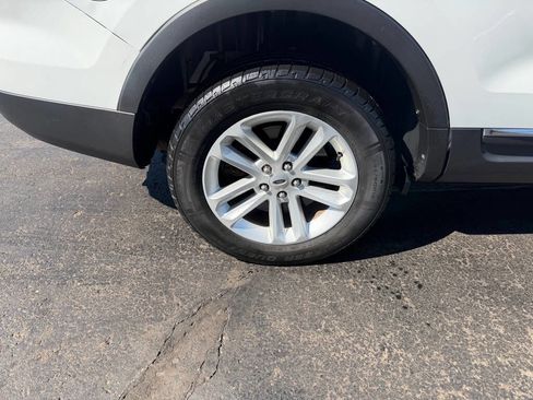 Used 2015 Ford Explorer XLT w/ Equipment Group 202B image 10