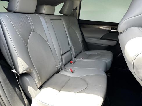 Used 2020 Toyota Highlander Limited image 27