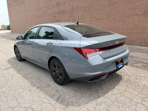 Used 2021 Hyundai Elantra SEL w/ Convenience Package FWD image 3