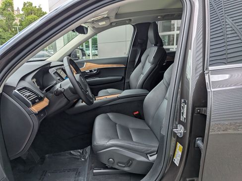 Used 2024 Volvo XC90 B5 Plus AWD/4WD image 25
