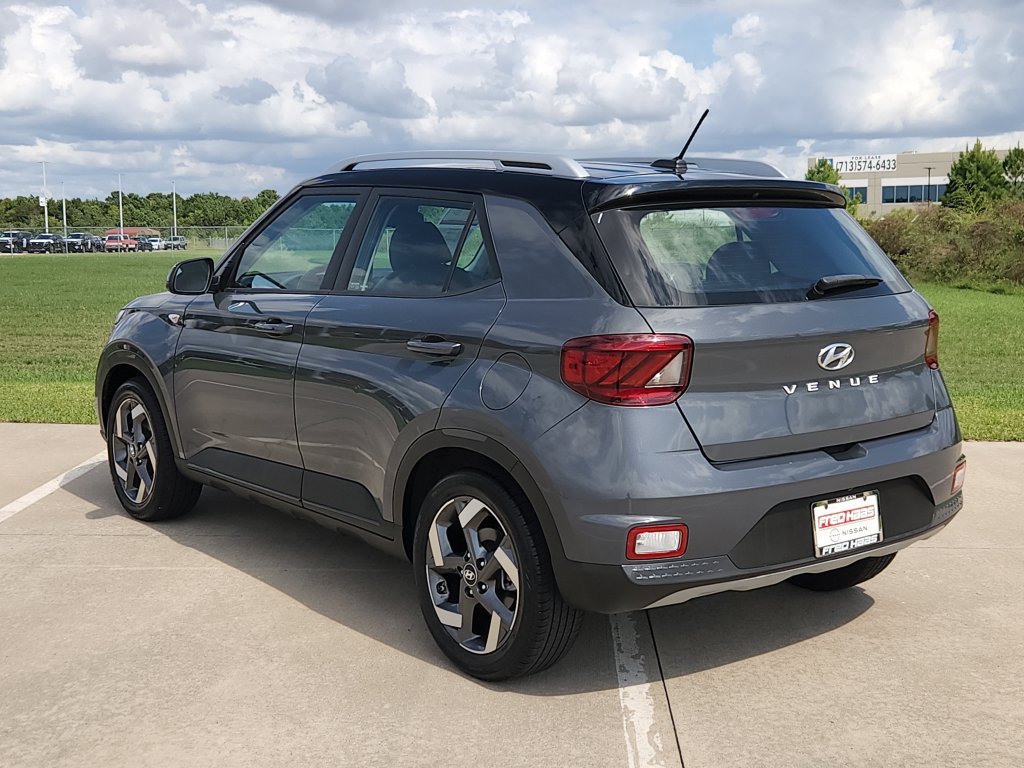 Used 2024 Hyundai Venue Limited FWD image 7