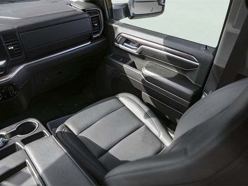 Used 2025 Chevrolet Silverado 2500 LTZ image 29