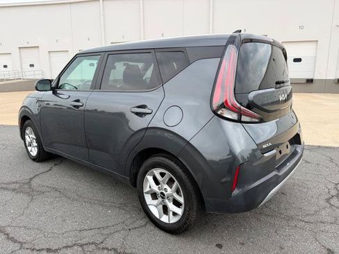 Used 2023 Kia Soul LX w/ Option Group 015 FWD image 3