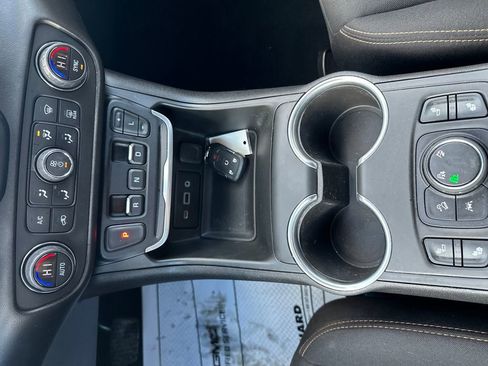 Used 2021 GMC Terrain SLE w/ Driver Convenience Package image 17