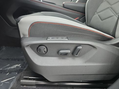 Used 2024 Volkswagen Atlas Peak Edition SEL image 30