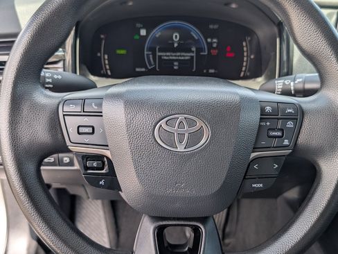 Used 2025 Toyota Camry LE FWD image 18