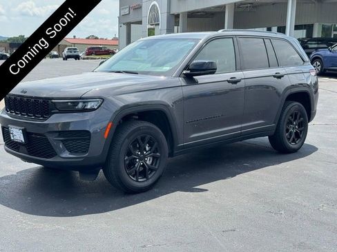 Used 2024 Jeep Grand Cherokee Altitude AWD/4WD image 8