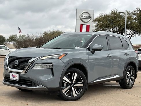 Used 2022 Nissan Rogue SL w/ SL Premium Package image 2