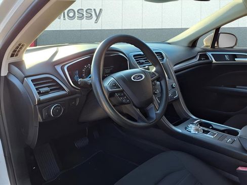 Used 2020 Ford Fusion SE image 15