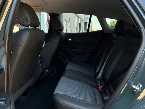 Used 2025 Chevrolet Trax LT FWD image 11
