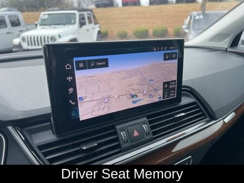 Used 2024 Audi Q5 e Premium Plus w/ Premium Plus Package image 11