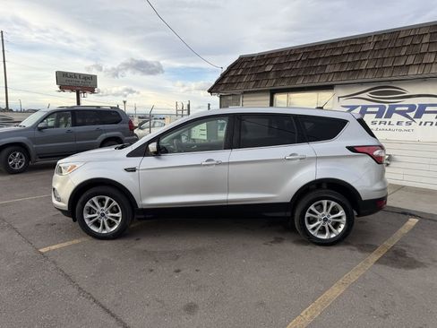 Used 2017 Ford Escape SE w/ SE Cold Weather Package image 4