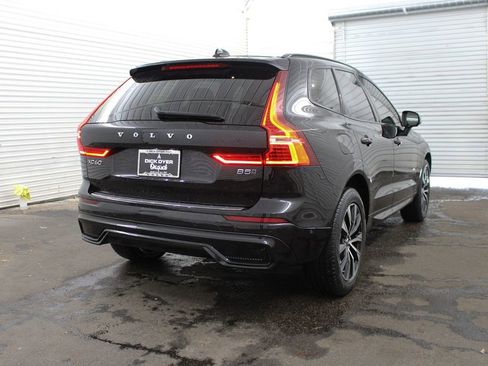 Used 2025 Volvo XC60 B5 Plus w/ Protection Package Premier AWD/4WD image 12